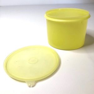 VTG 60’s / 70’s Yellow Tupperware Seal Container
